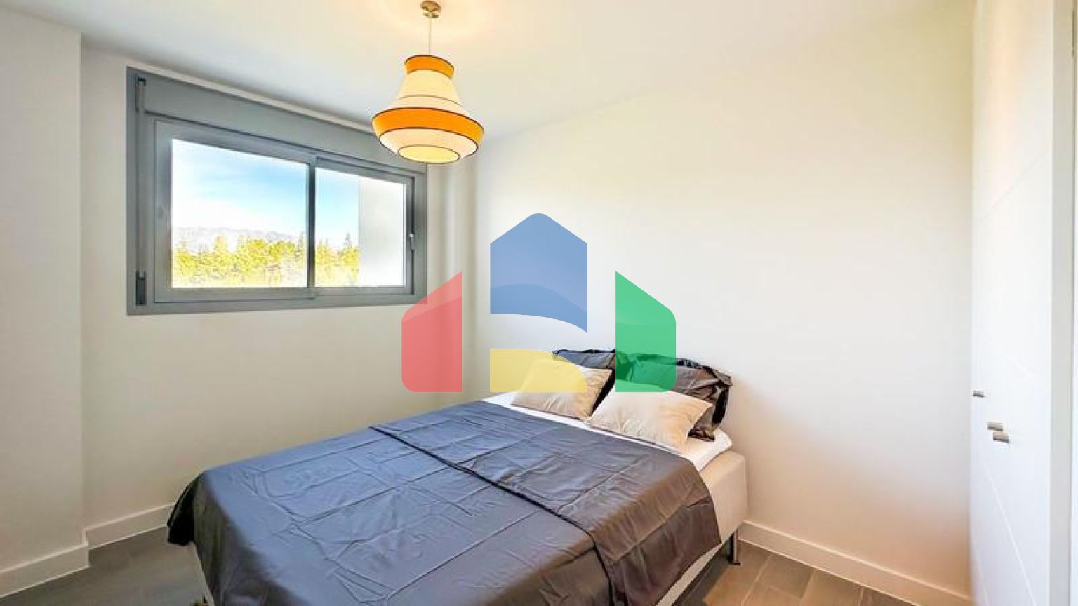 Удивительная, недавно построенная недвижимость в популярном районе с видом на море. Готов к заселению.