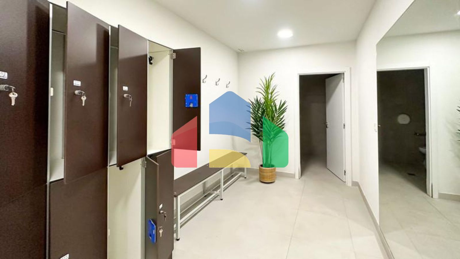 Удивительная, недавно построенная недвижимость в популярном районе с видом на море. Готов к заселению.