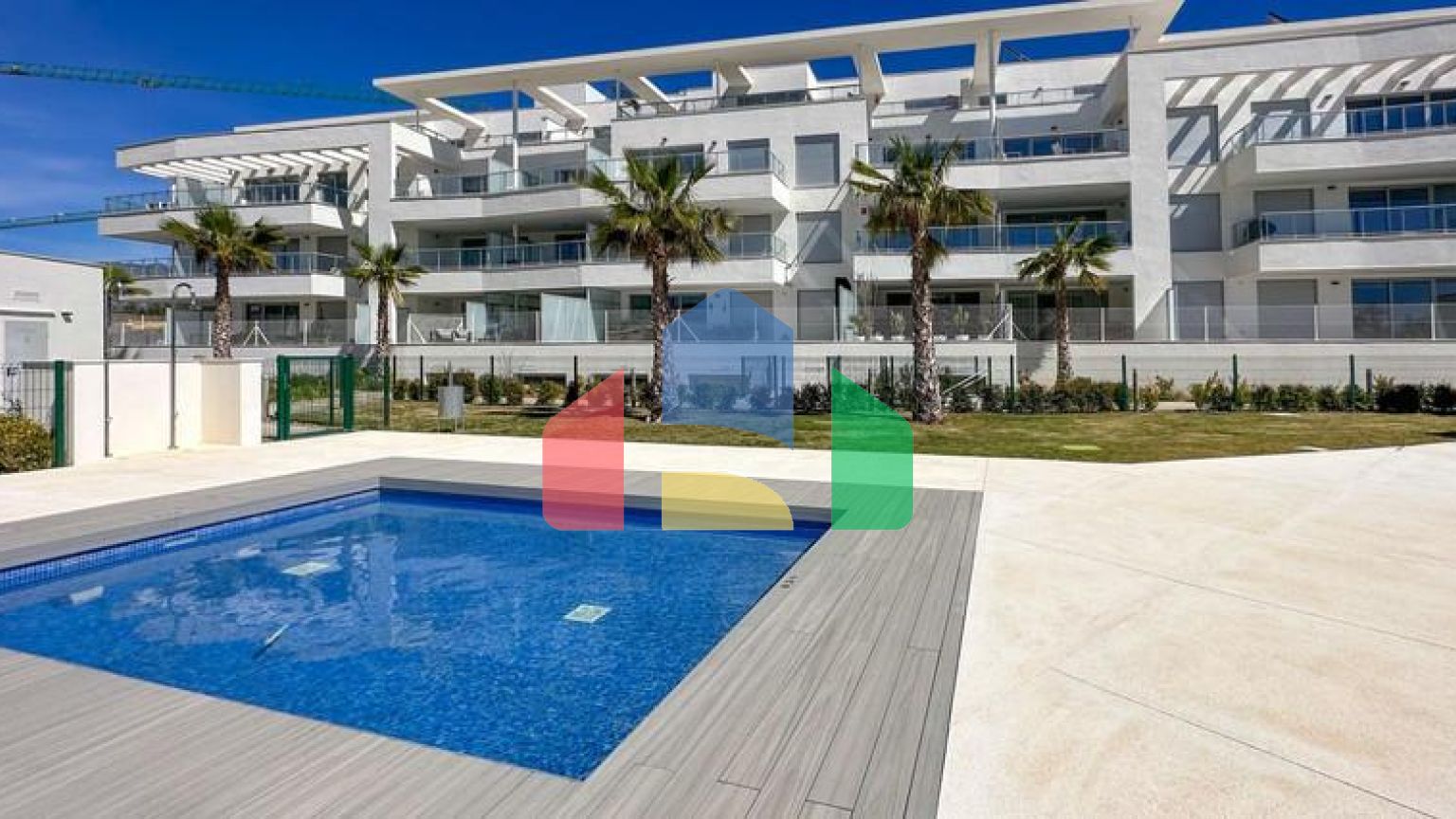 Удивительная, недавно построенная недвижимость в популярном районе с видом на море. Готов к заселению.