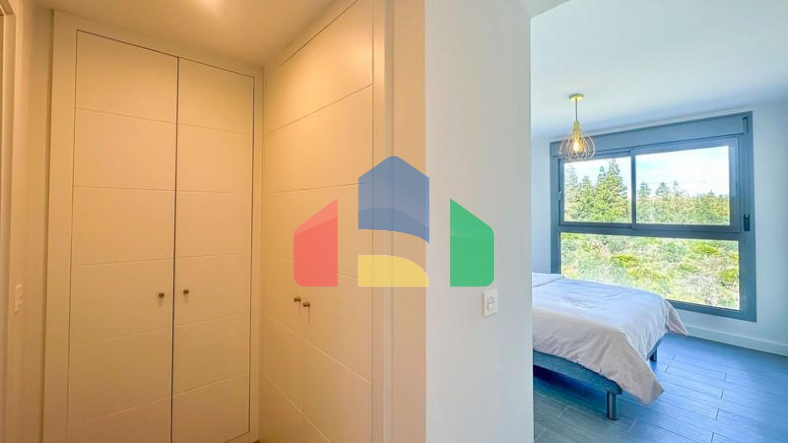 Удивительная, недавно построенная недвижимость в популярном районе с видом на море. Готов к заселению.