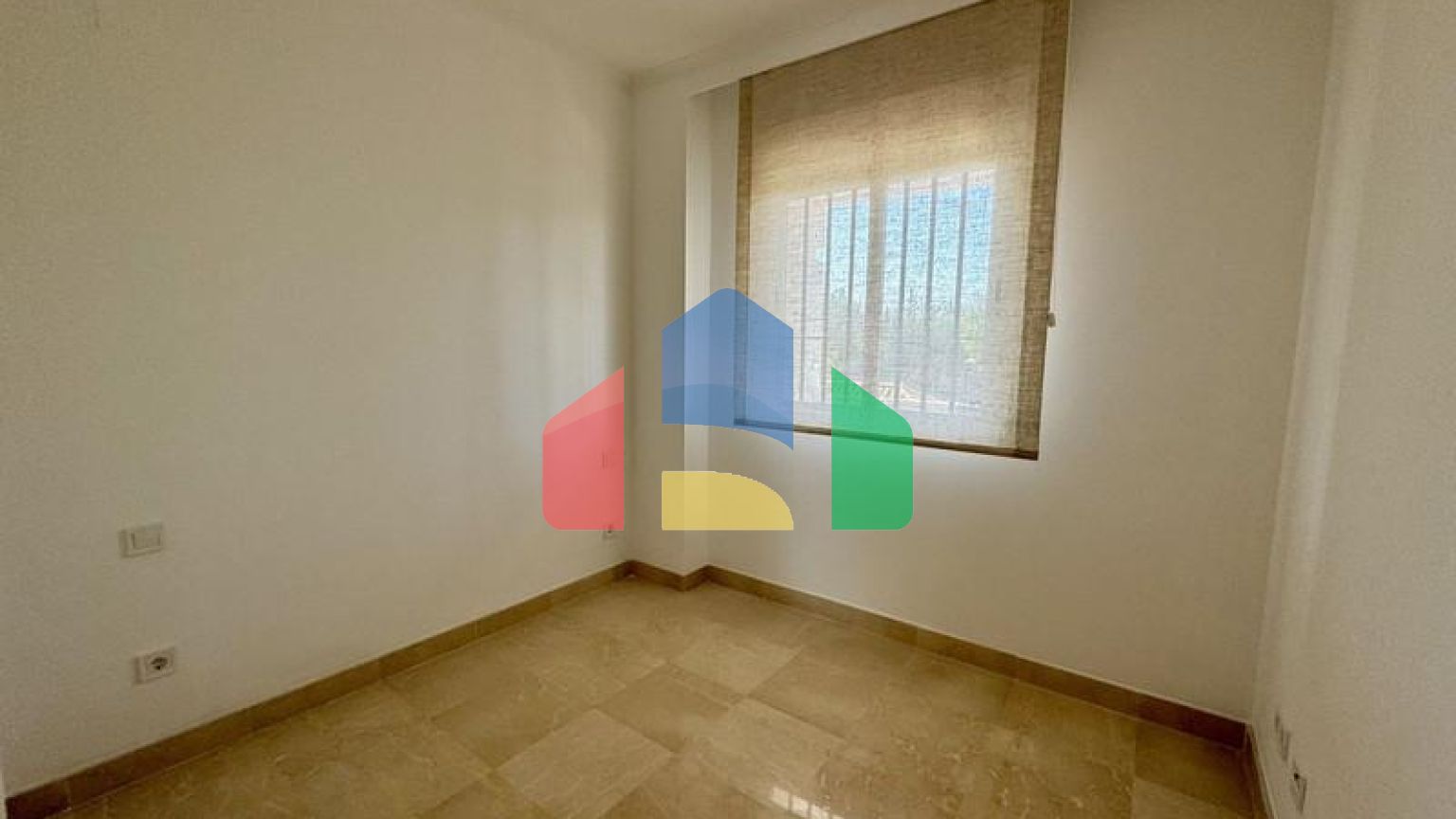 Квартира на среднем этаже на продажу в Михасе.