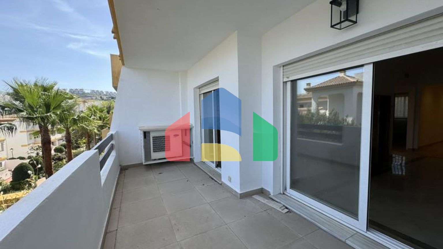 Квартира на среднем этаже на продажу в Михасе.