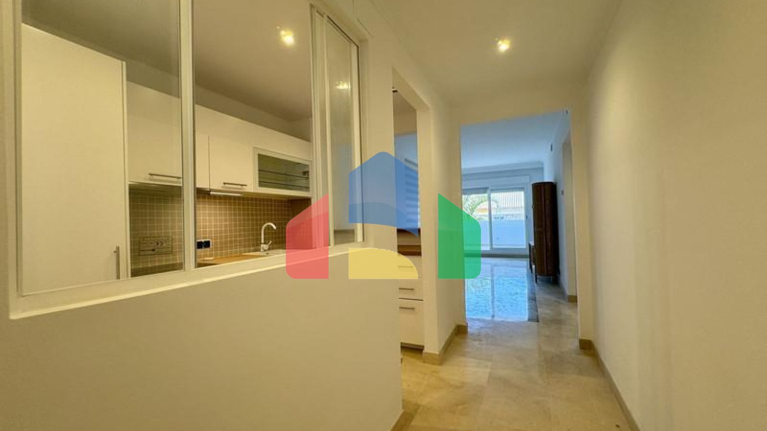 Квартира на среднем этаже на продажу в Михасе.