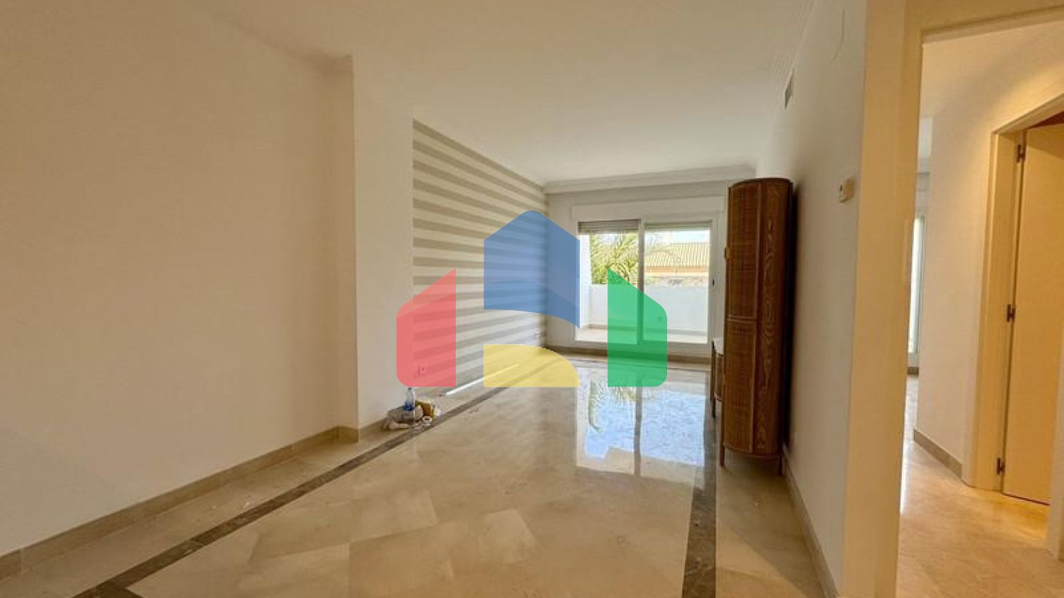 Квартира на среднем этаже на продажу в Михасе.