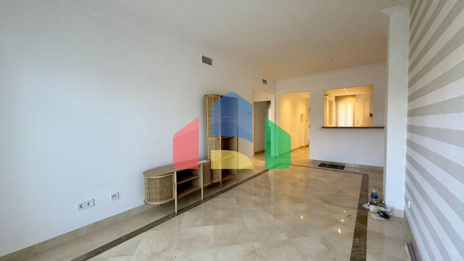 Квартира на среднем этаже на продажу в Михасе.