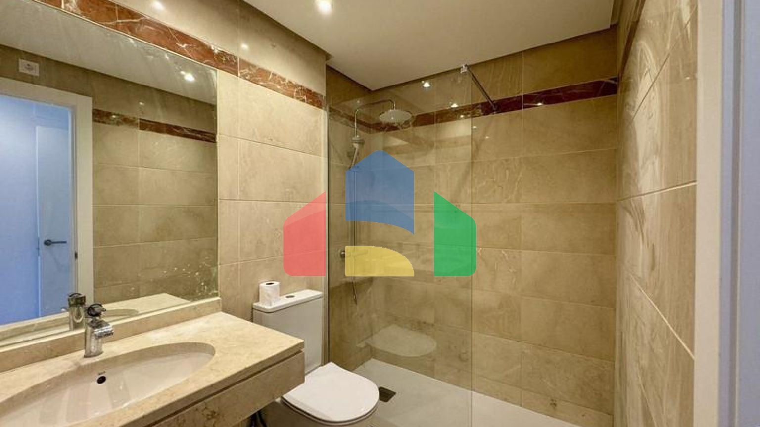 Квартира на среднем этаже на продажу в Михасе.