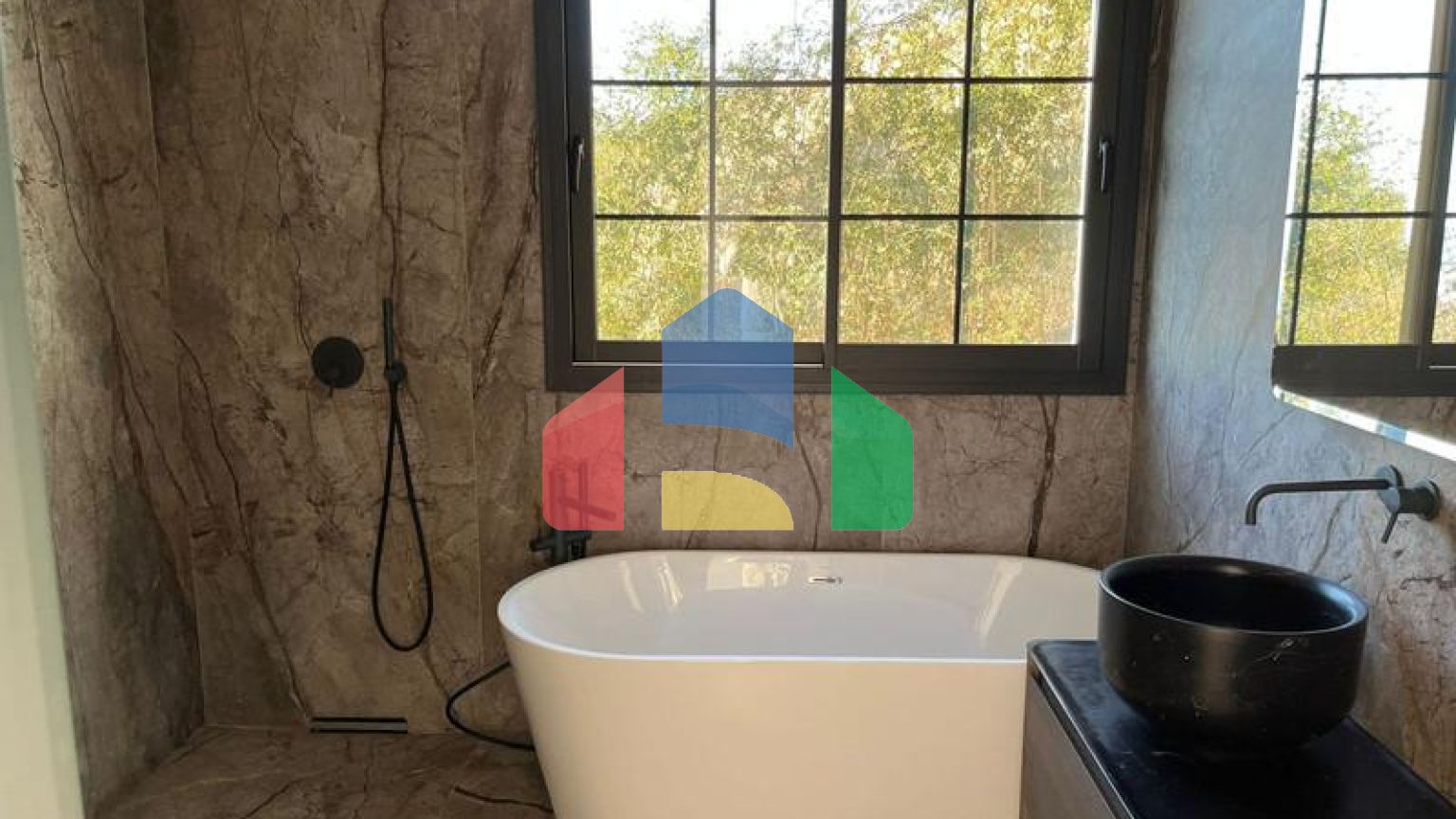 Отдельная вилла на продажу в Михасе.