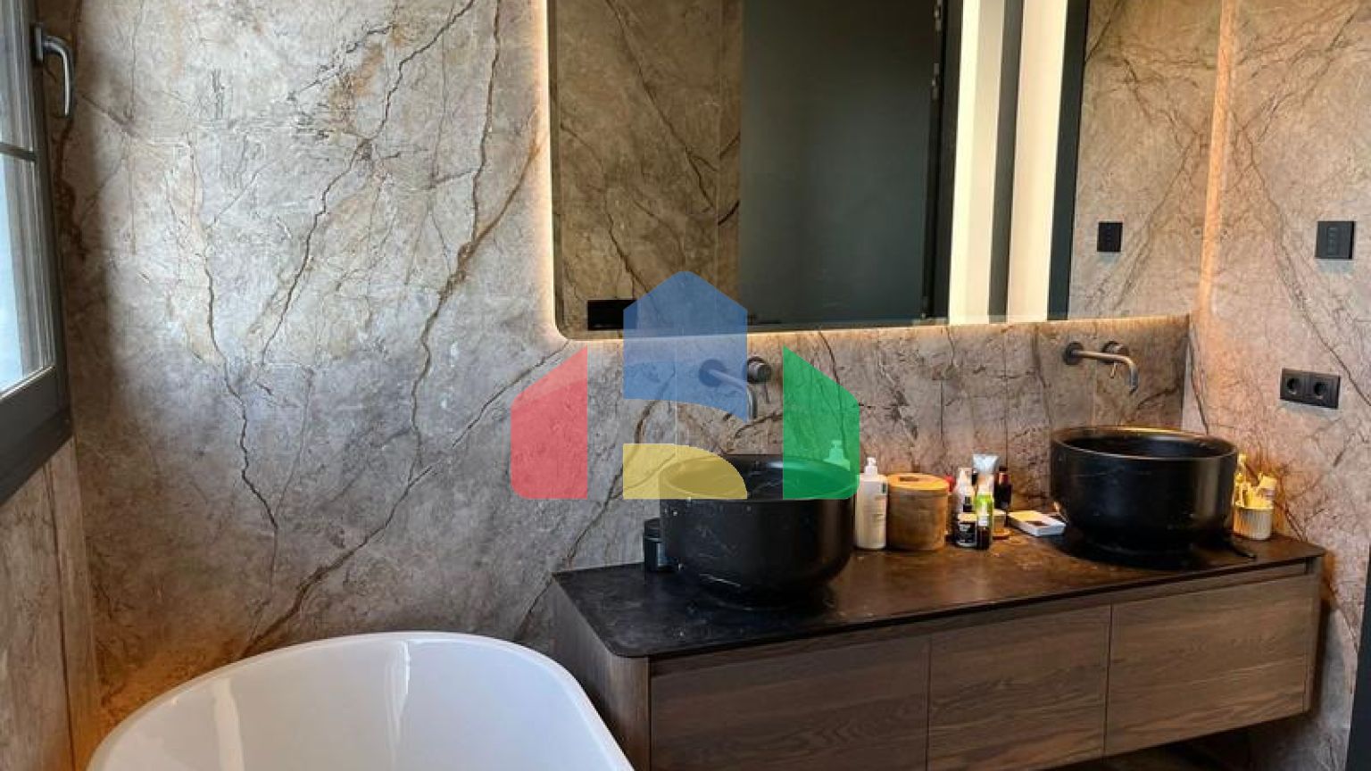 Отдельная вилла на продажу в Михасе.