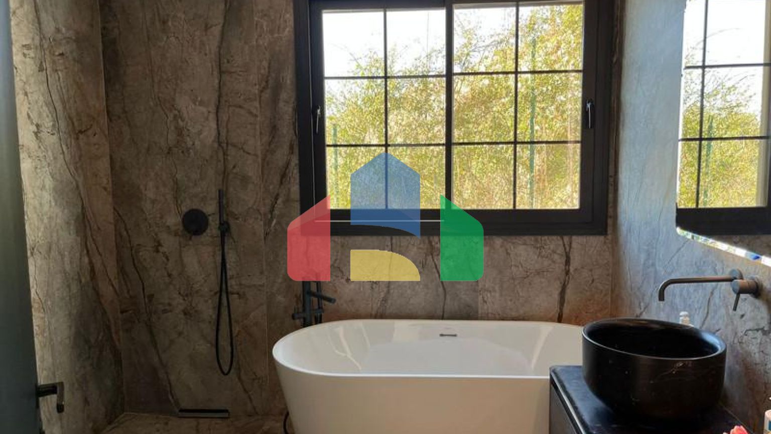 Отдельная вилла на продажу в Михасе.