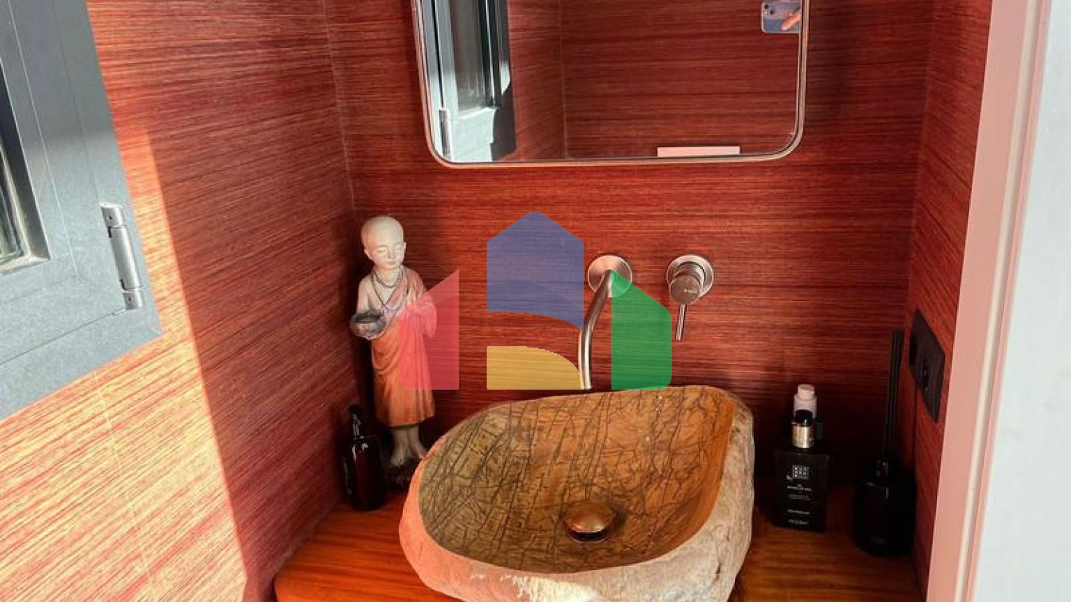 Отдельная вилла на продажу в Михасе.