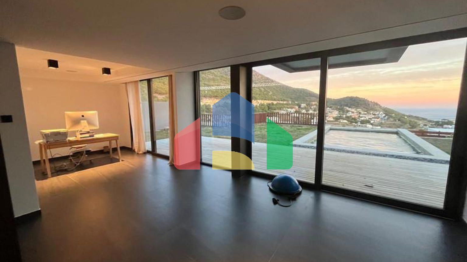 Отдельная вилла на продажу в Михасе.