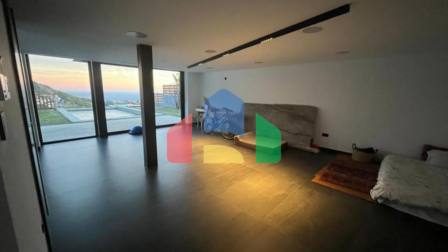 Отдельная вилла на продажу в Михасе.