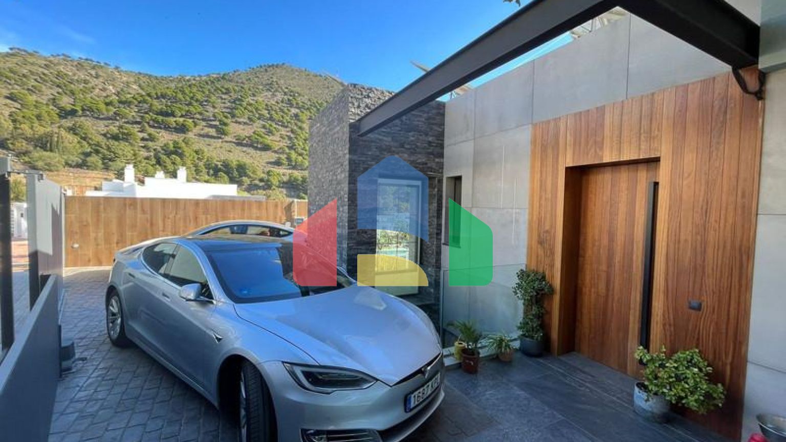 Отдельная вилла на продажу в Михасе.