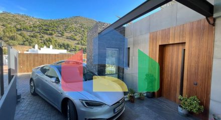 Отдельная вилла на продажу в Михасе.