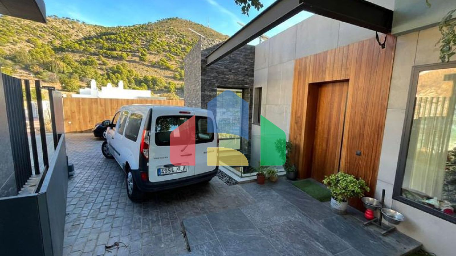 Отдельная вилла на продажу в Михасе.