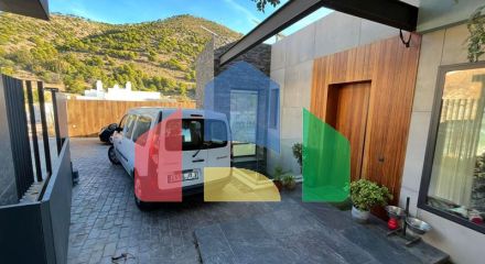 Отдельная вилла на продажу в Михасе.