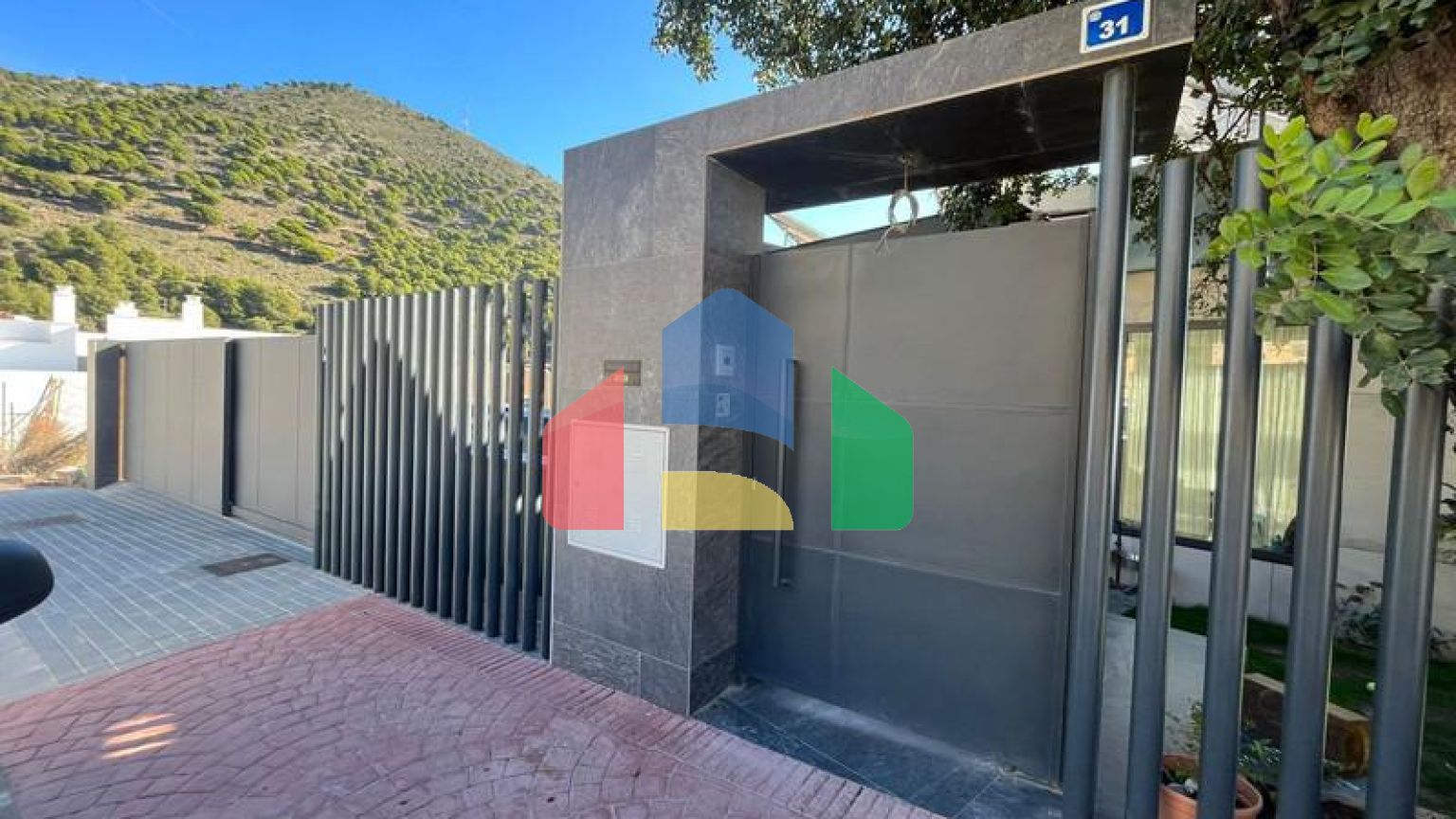 Отдельная вилла на продажу в Михасе.