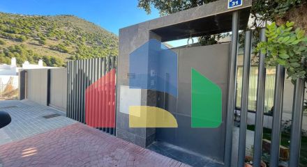 Отдельная вилла на продажу в Михасе.