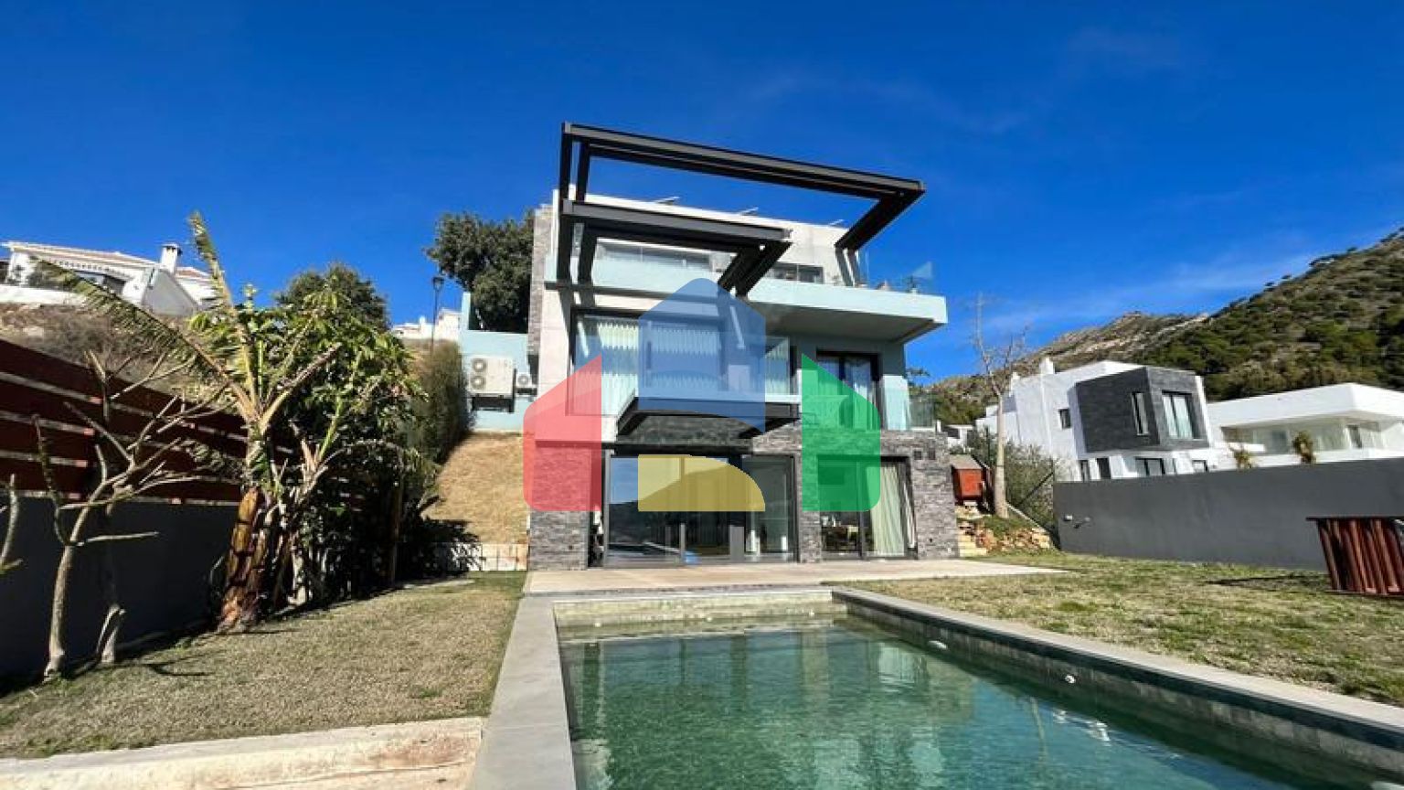 Отдельная вилла на продажу в Михасе.