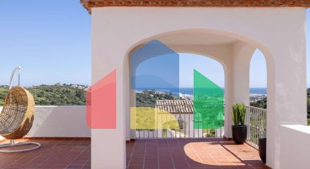 Современные дома в средиземноморском стиле с видом на море и поле для гольфа в Эстепоне Современные дома в средиземноморском стиле с видом на море и поле для гольфа в Эстепоне