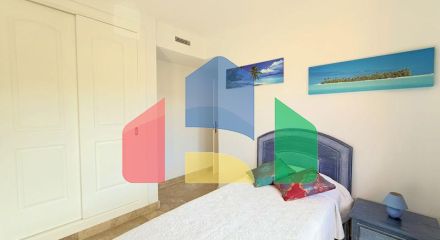 (EN) MAGNIFICENT DUPLEX PENTHOUSE WITH SEA VIEWS AND SOLARIUM IN ESTEPONA Located just a 5-minute walk from the beach