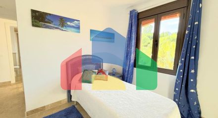 (EN) MAGNIFICENT DUPLEX PENTHOUSE WITH SEA VIEWS AND SOLARIUM IN ESTEPONA Located just a 5-minute walk from the beach