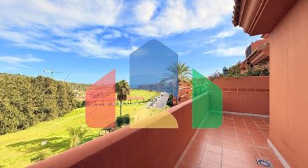 (EN) MAGNIFICENT DUPLEX PENTHOUSE WITH SEA VIEWS AND SOLARIUM IN ESTEPONA Located just a 5-minute walk from the beach