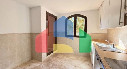 (EN) MAGNIFICENT DUPLEX PENTHOUSE WITH SEA VIEWS AND SOLARIUM IN ESTEPONA Located just a 5-minute walk from the beach