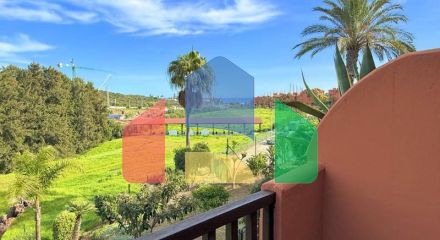 (EN) MAGNIFICENT DUPLEX PENTHOUSE WITH SEA VIEWS AND SOLARIUM IN ESTEPONA Located just a 5-minute walk from the beach