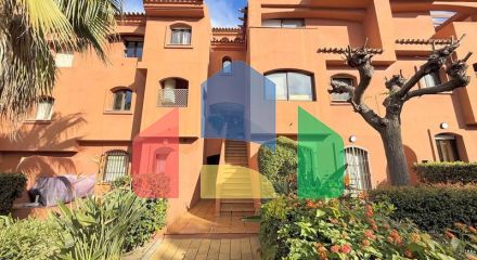 (EN) MAGNIFICENT DUPLEX PENTHOUSE WITH SEA VIEWS AND SOLARIUM IN ESTEPONA Located just a 5-minute walk from the beach