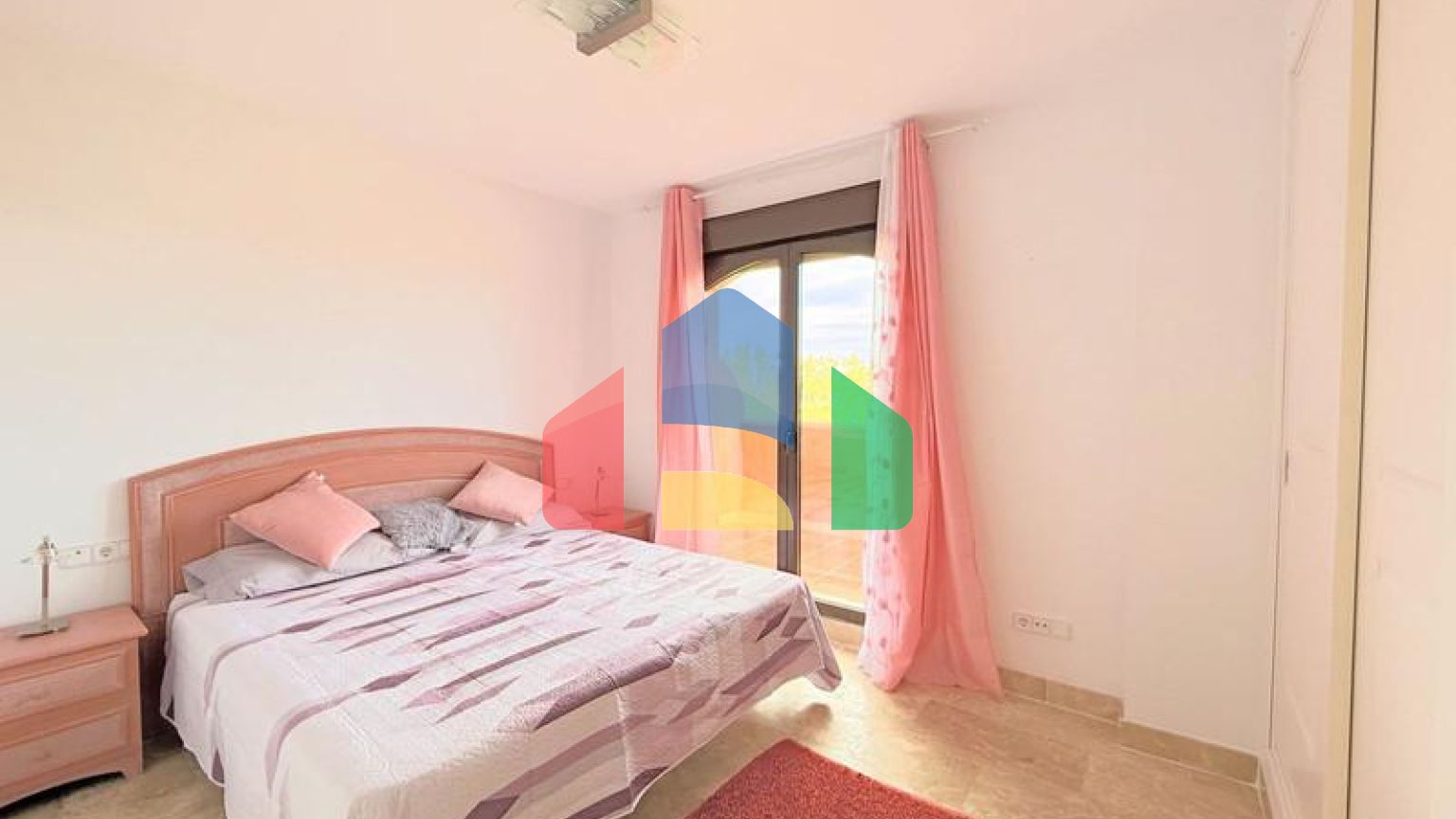 (EN) MAGNIFICENT DUPLEX PENTHOUSE WITH SEA VIEWS AND SOLARIUM IN ESTEPONA Located just a 5-minute walk from the beach