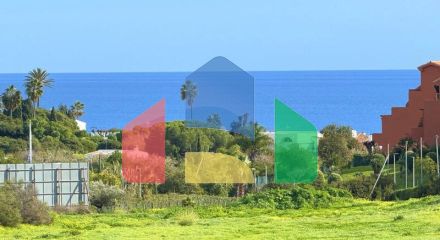 (EN) MAGNIFICENT DUPLEX PENTHOUSE WITH SEA VIEWS AND SOLARIUM IN ESTEPONA Located just a 5-minute walk from the beach