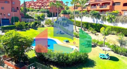 (EN) MAGNIFICENT DUPLEX PENTHOUSE WITH SEA VIEWS AND SOLARIUM IN ESTEPONA Located just a 5-minute walk from the beach