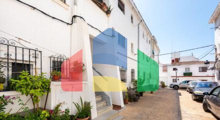 Стильная, Полностью Отремонтированная Квартира на Верхнем Этаже в Центре Эстепоны