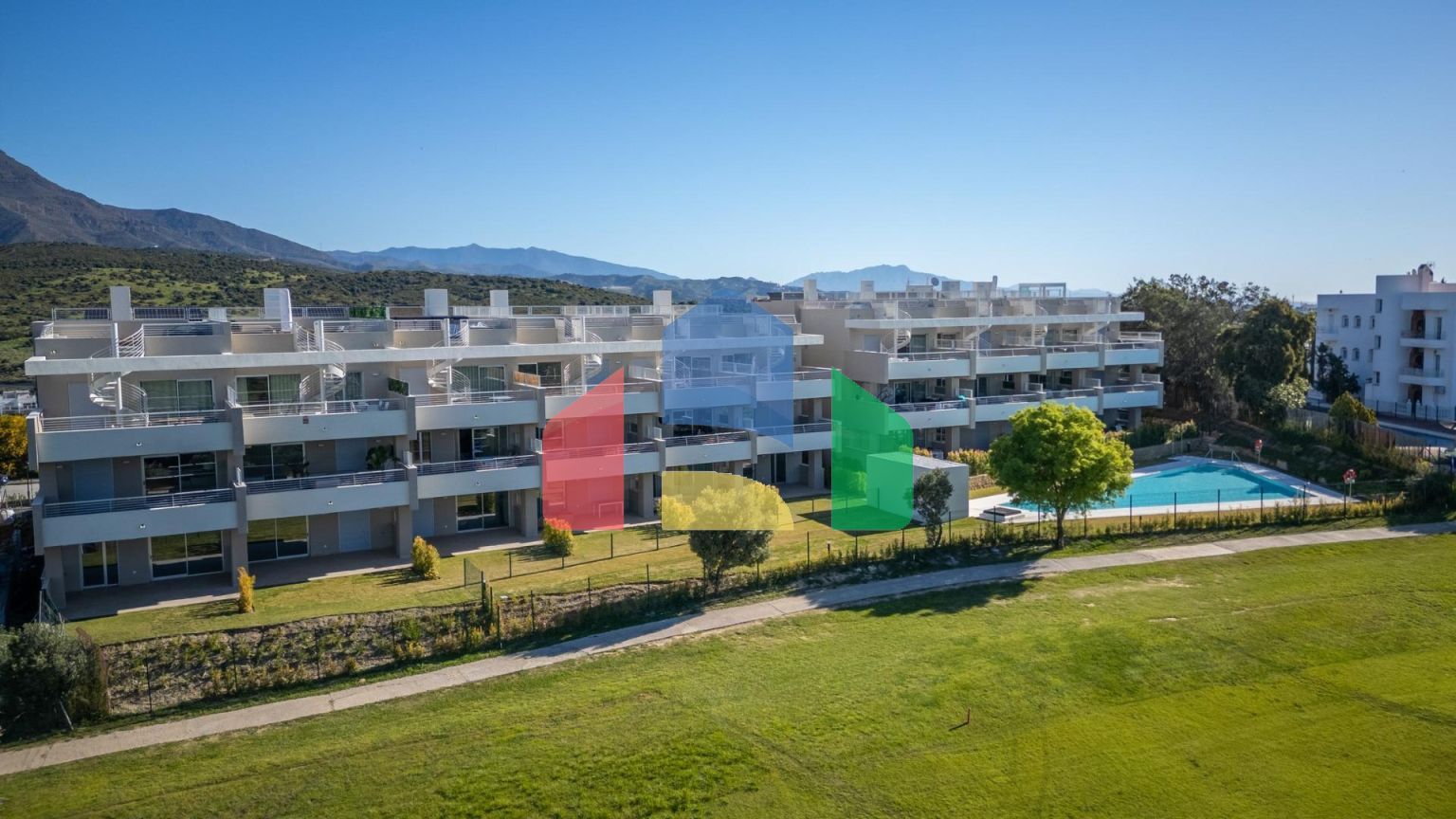 НОВЫЙ ЖИЛОЙ КОМПЛЕКС В ЭСТЕПОНА ГОЛЬФ