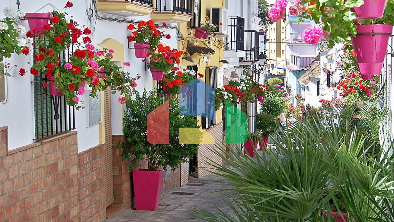 НОВЫЙ ЖИЛОЙ КОМПЛЕКС В ЭСТЕПОНА ГОЛЬФ