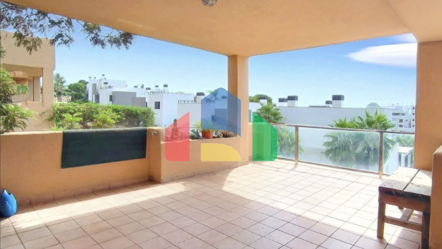 Просторная квартира с 3 спальнями и 2 ванными комнатами