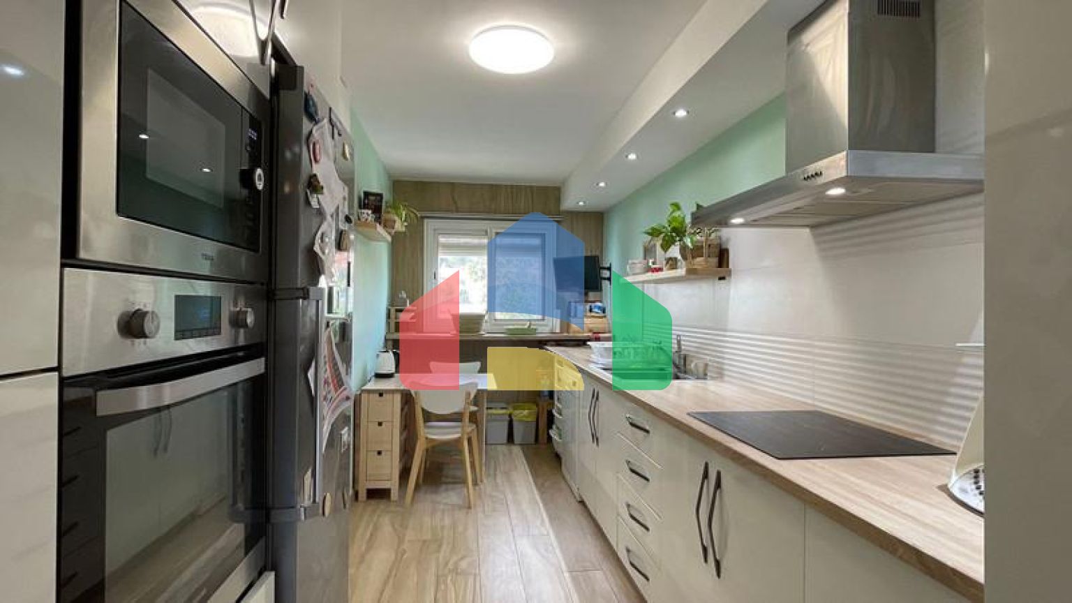 Квартира на среднем этаже на продажу в Эстепоне, 3 спальни, 2 ванные комнаты