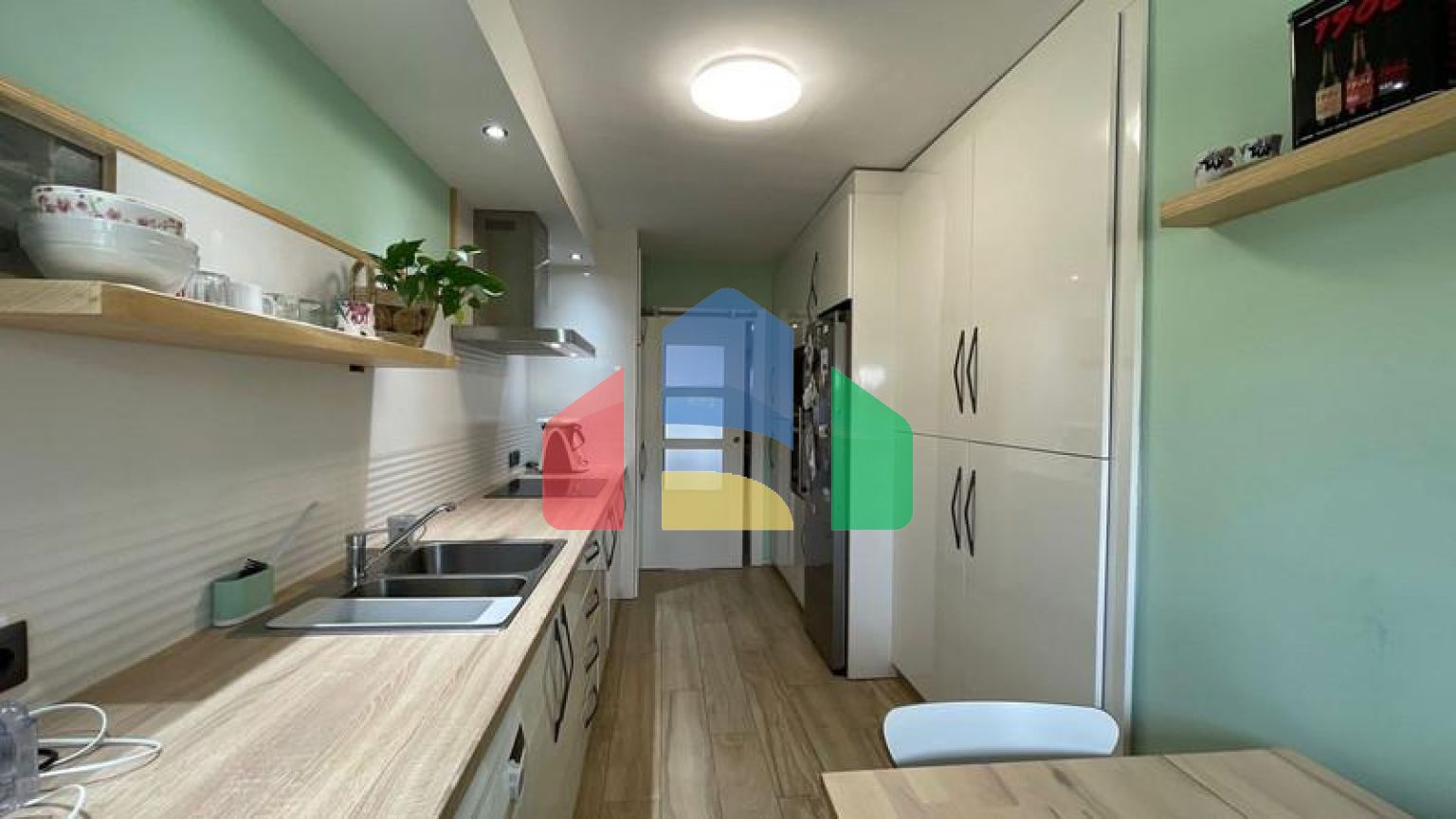 Квартира на среднем этаже на продажу в Эстепоне, 3 спальни, 2 ванные комнаты