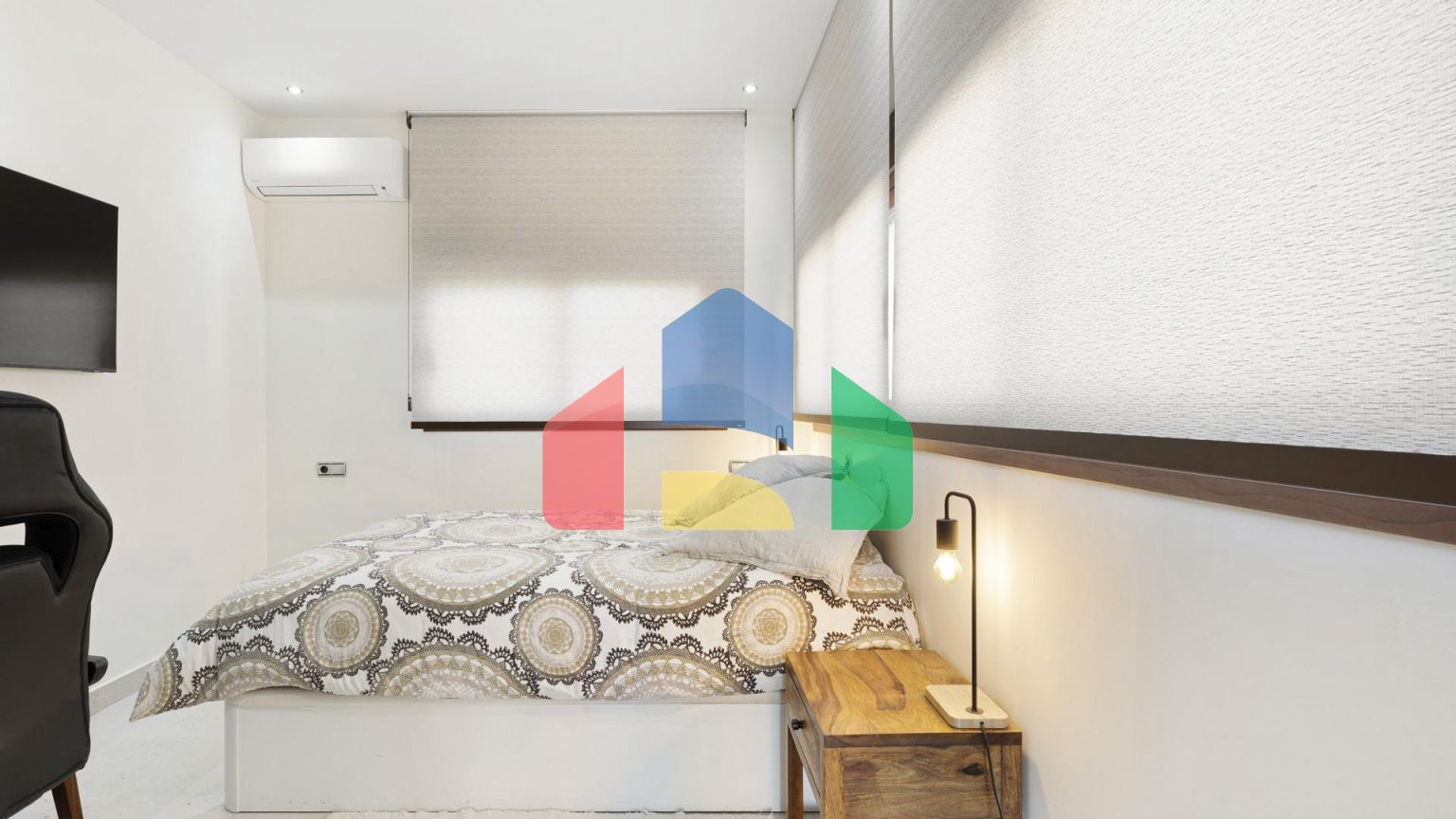 Роскошный дуплекс с частным бассейном у пляжа с видом на Средиземное море