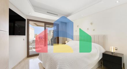 Роскошный дуплекс с частным бассейном у пляжа с видом на Средиземное море