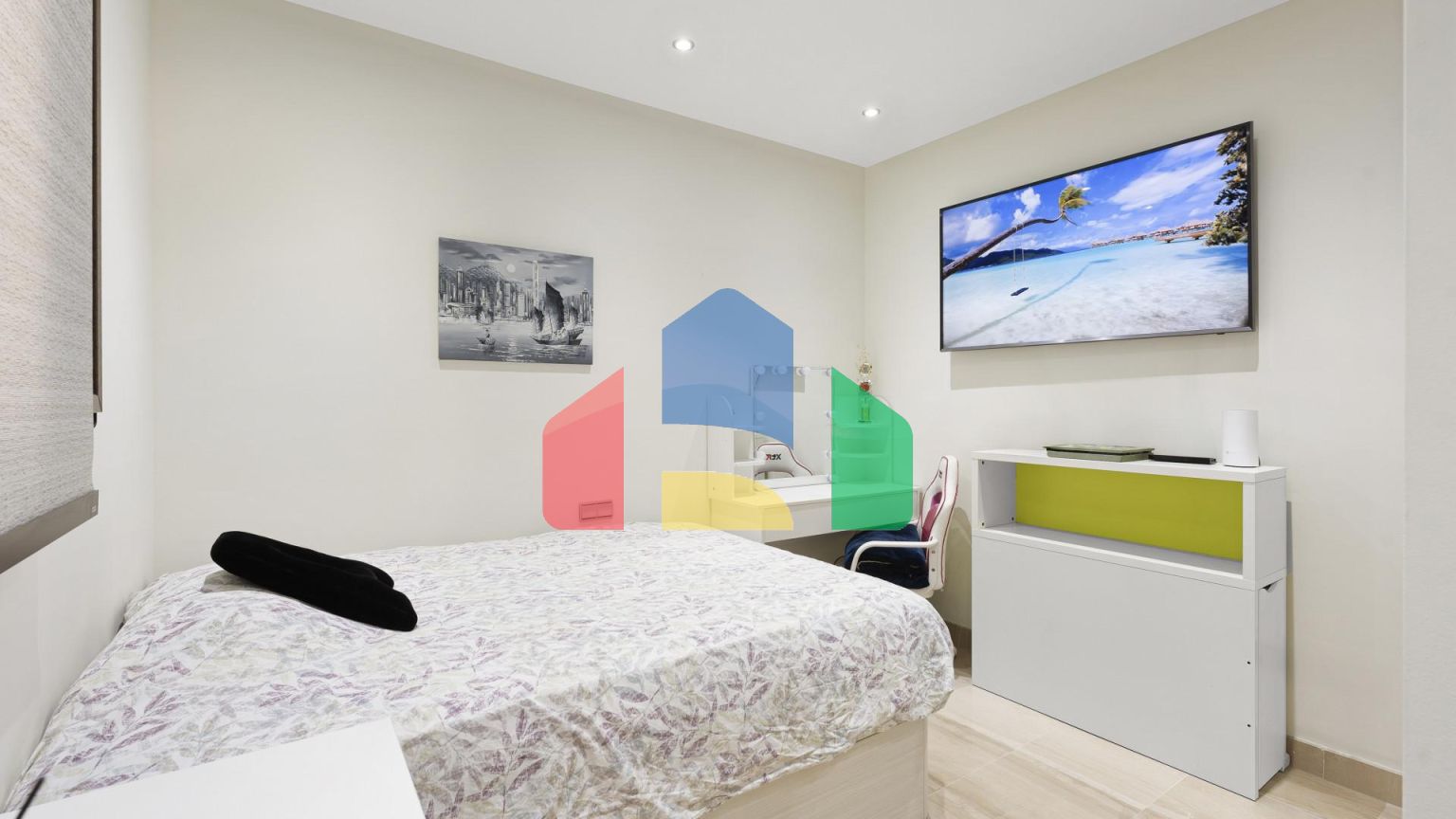 Роскошный дуплекс с частным бассейном у пляжа с видом на Средиземное море