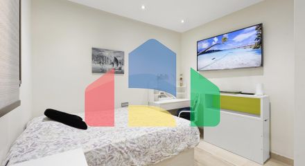 Роскошный дуплекс с частным бассейном у пляжа с видом на Средиземное море