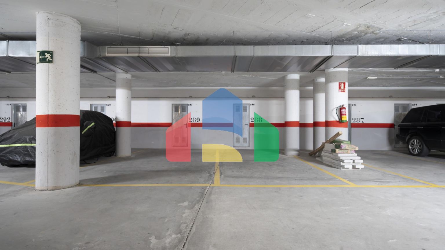 Роскошный дуплекс с частным бассейном у пляжа с видом на Средиземное море