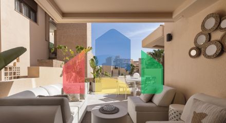 Роскошный дуплекс с частным бассейном у пляжа с видом на Средиземное море