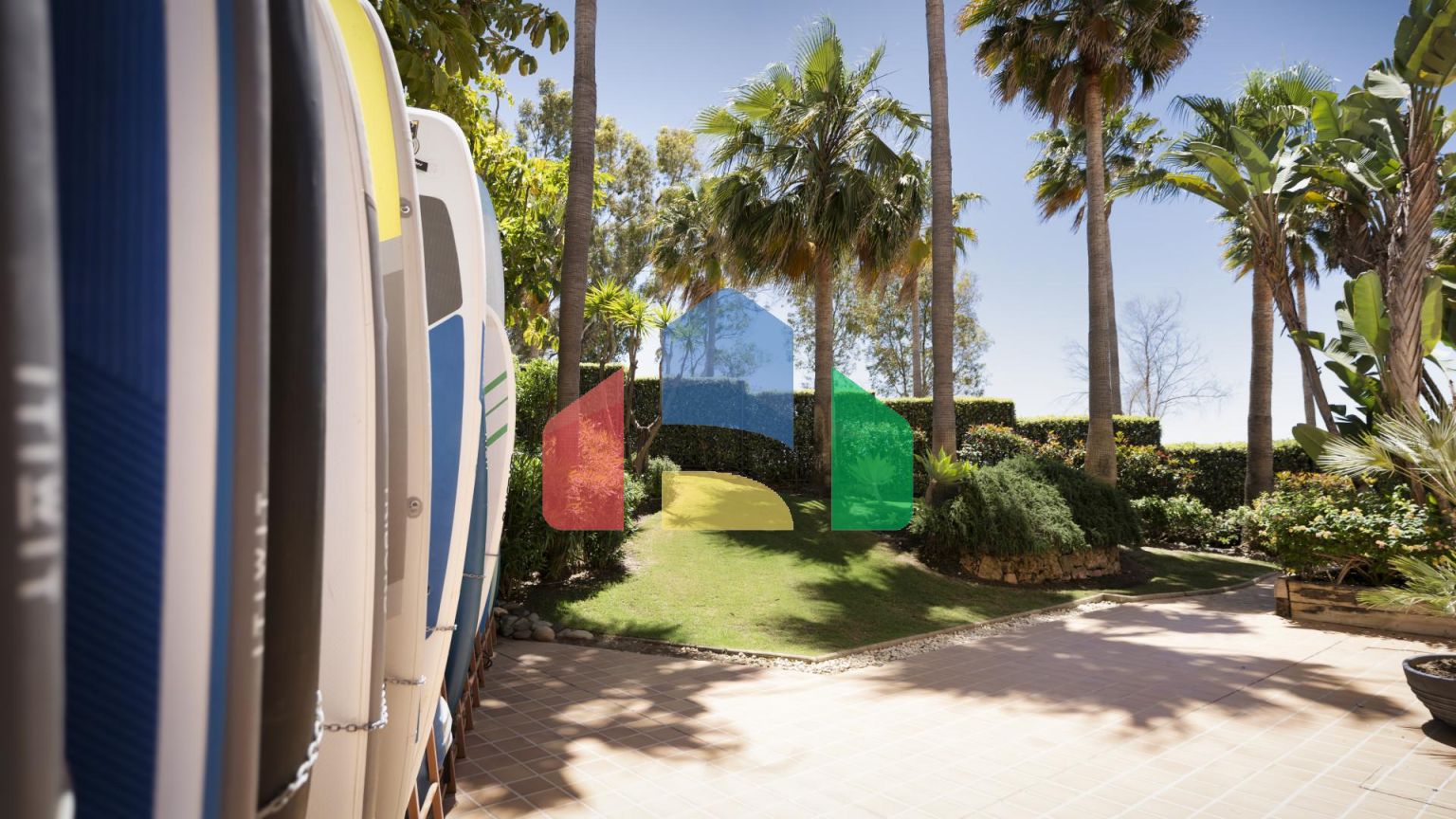 Роскошный дуплекс с частным бассейном у пляжа с видом на Средиземное море