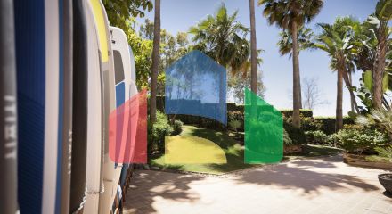 Роскошный дуплекс с частным бассейном у пляжа с видом на Средиземное море