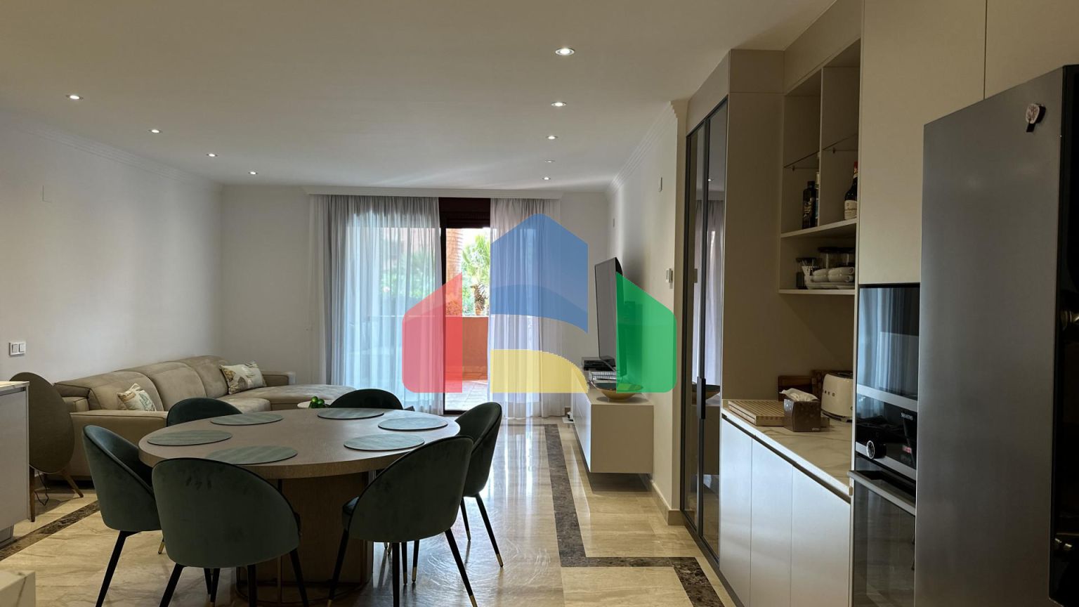 Полностью отремонтированная 4-комнатная квартира в Новой Золотой Миле, закрытом комплексе с круглосуточной охраной.