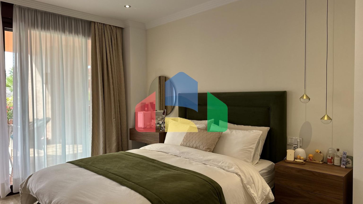 Полностью отремонтированная 4-комнатная квартира в Новой Золотой Миле, закрытом комплексе с круглосуточной охраной.