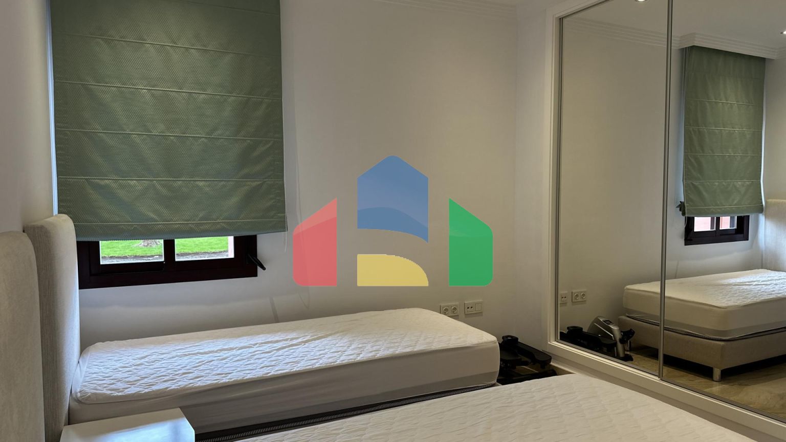 Полностью отремонтированная 4-комнатная квартира в Новой Золотой Миле, закрытом комплексе с круглосуточной охраной.